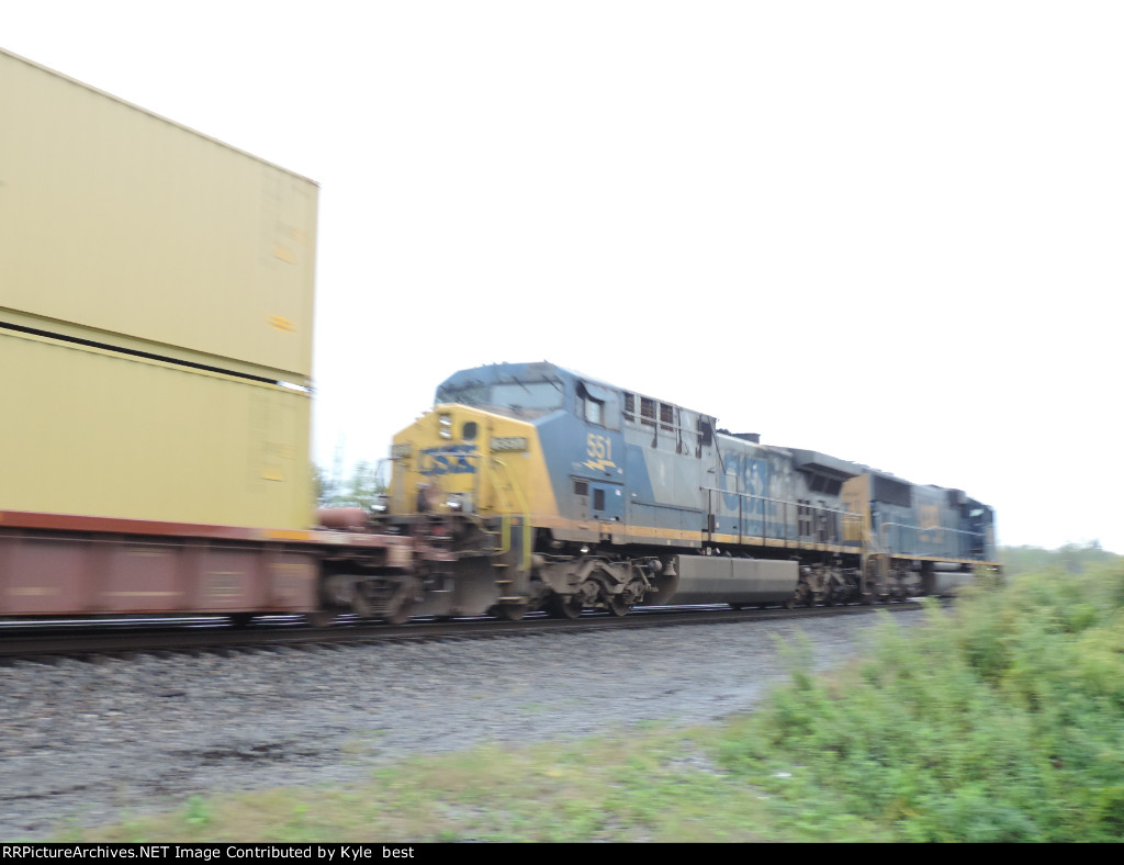 CSX 551 on I157